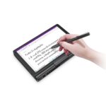 GPD Pocket 3 Ultrabook pro profesionály zobrazený v režimu tabletu s osobou používající stylus