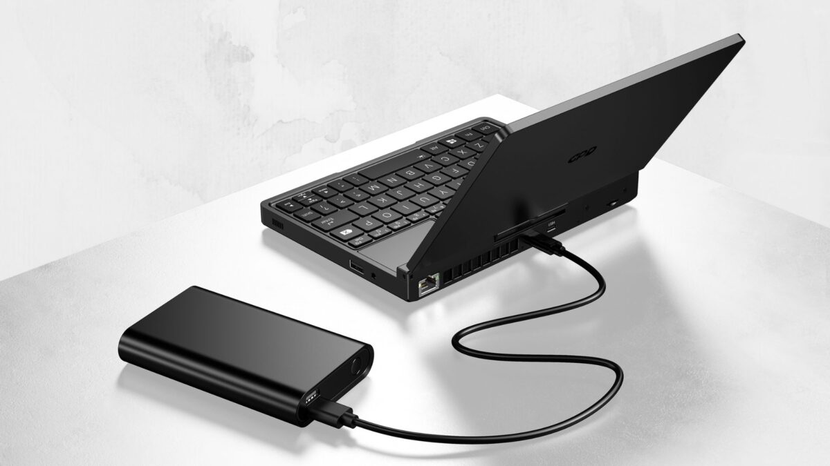 Du kan oplade GPD Pocket 4 via en powerbank